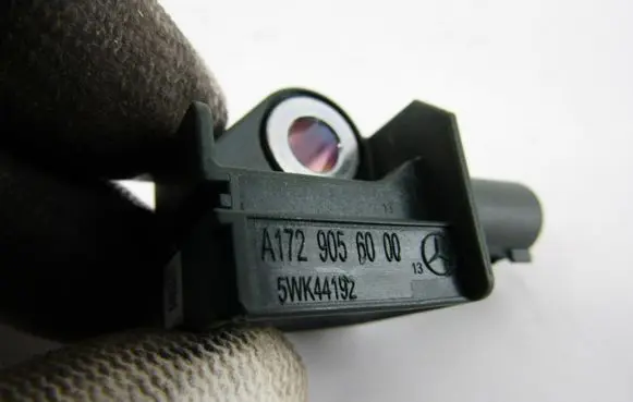 Mercedes-Benz C W204 Airbag deployment crash/impact sensor a1729056000