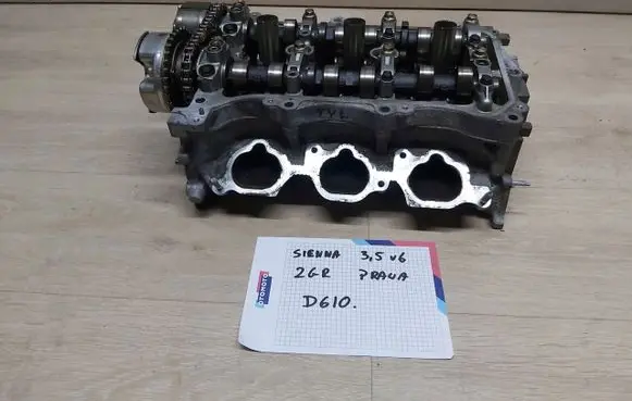 Toyota Sienna XL30 III Engine head 