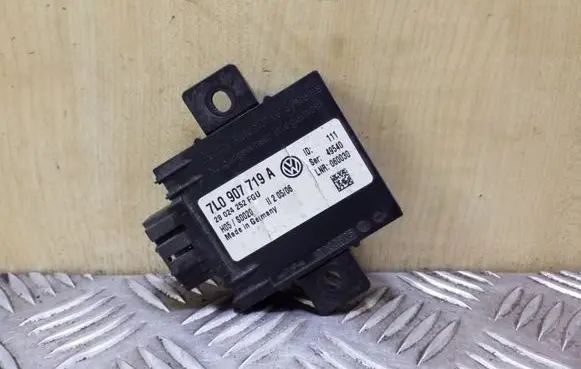 Volkswagen Touareg I Alarm control unit/module 7L0907719A
