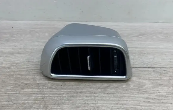 Rear air vent grill