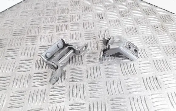 Rear door hinge set
