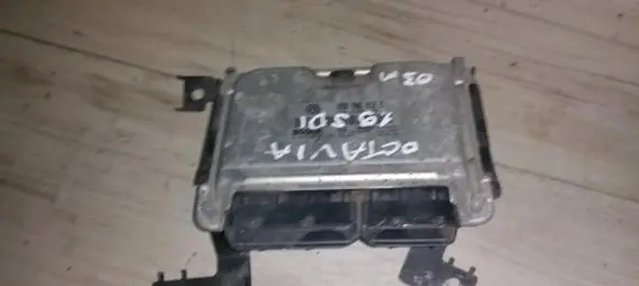 Skoda Octavia Mk1 (1U) Engine control unit/module 0281010105 038906012e