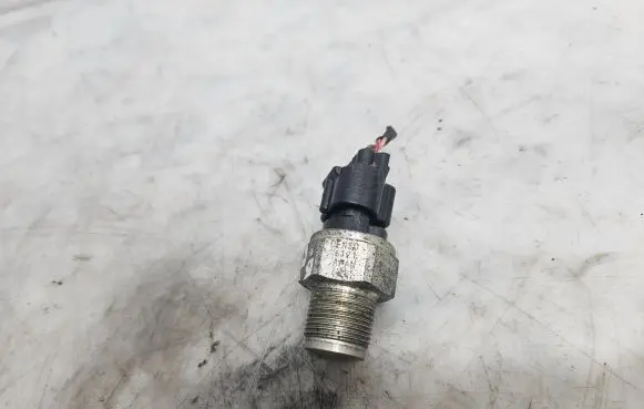 Toyota Avensis T250 Fuel pressure regulator 8945871010