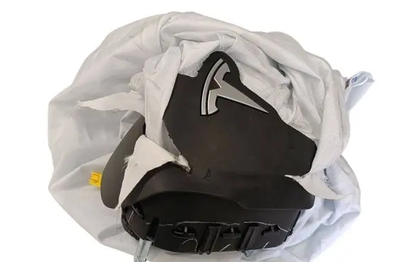 Steering wheel airbag