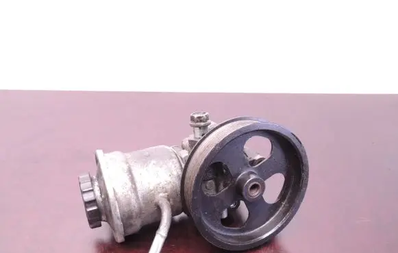Toyota Avensis T250 Power steering pump D36