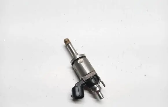 Mazda 3 III Fuel injector PEAR13250