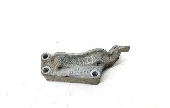 Opel Zafira C Engine mounting bracket 13343561
