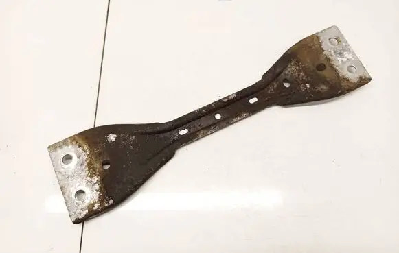 Volkswagen PASSAT B6 Engine mounting bracket 
