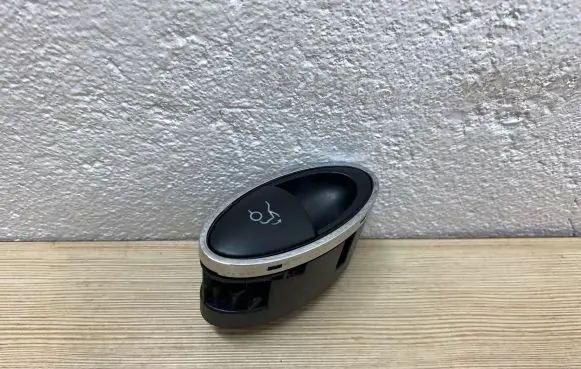 Mercedes-Benz CLS C219 Tailgate opening switch A2118210379 SWF502061