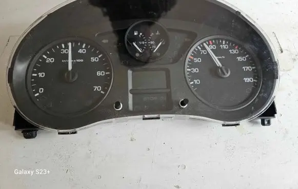 Peugeot Partner Speedometer (instrument cluster) 555001310102