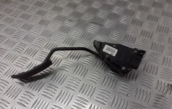 Volvo S40 Accelerator throttle pedal 30865642