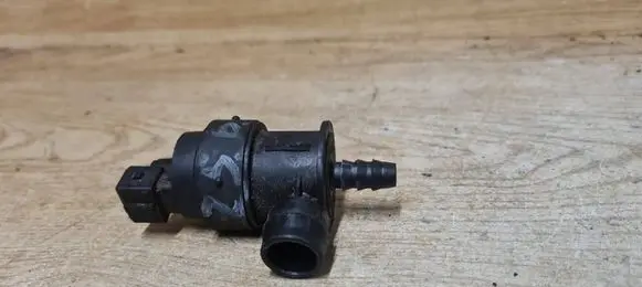 Volvo XC90 Vacuum valve 8653908