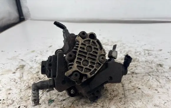 Renault Master III Fuel injection high pressure pump 8201024002 1272190 0445010205