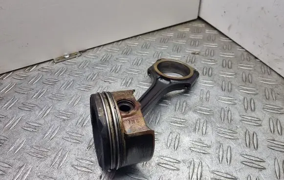 Mercedes-Benz C W204 Piston with connecting rod 0821QB FMG