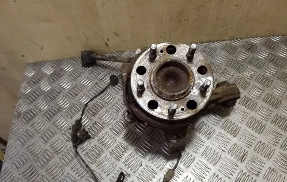 Rear wheel hub