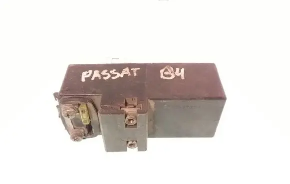 Volkswagen PASSAT B4 Coolant fan relay 357919506A