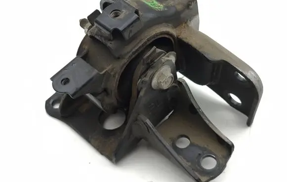 Toyota Prius (XW30) Engine mount bracket
