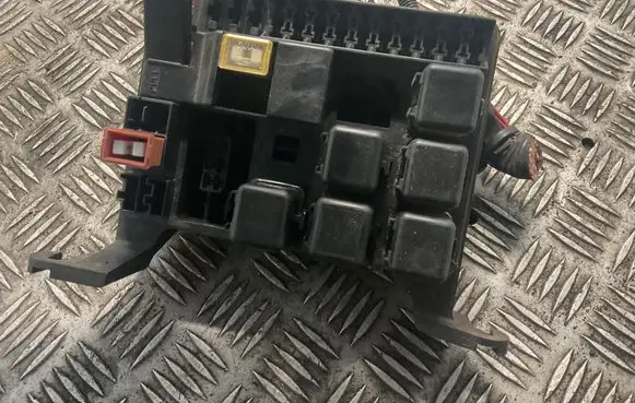 Opel Frontera A Fuse module