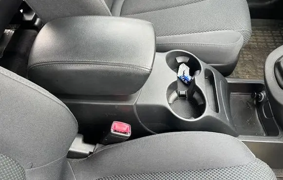 KIA Carens I Armrest 