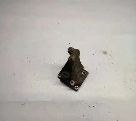 Toyota Auris 150 Engine mounting bracket