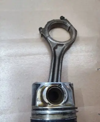 Volkswagen Touareg I Piston with connecting rod