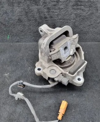Audi A8 S8 D4 4H Engine mount bracket 4H0199381AR