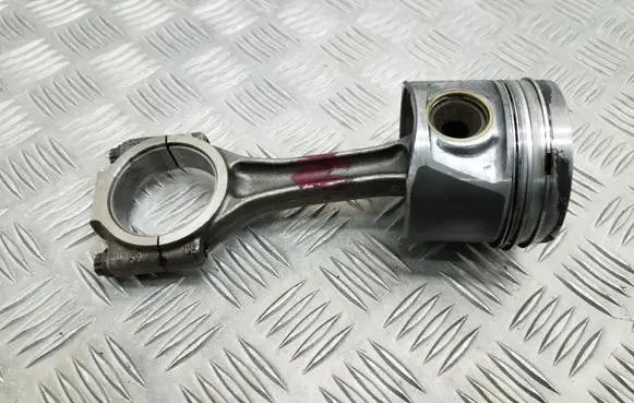 Volkswagen Caddy Piston with connecting rod 03GE V400 V200
