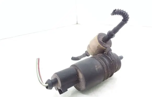 Volkswagen Golf IV Windscreen/windshield washer pump