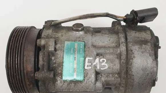 Volkswagen Golf IV Air conditioning (A/C) compressor (pump) 7H0820803C