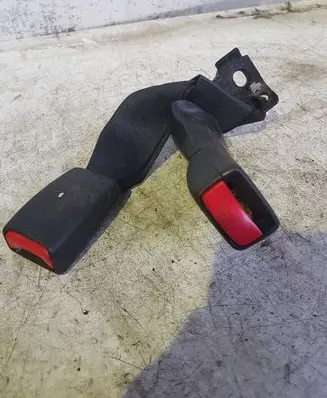 Toyota Avensis T250 Rear seatbelt buckle