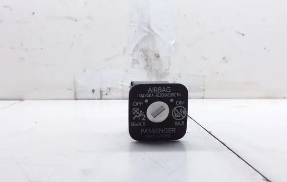 Passenger airbag on/off switch