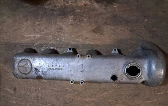 Mercedes-Benz W123 Rocker cam cover 6170160005