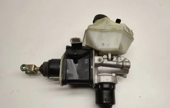 Mercedes-Benz CLS C219 Master brake cylinder A0004300312