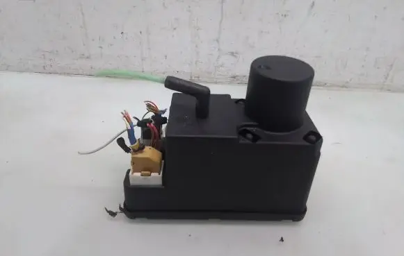 Audi A6 S6 C5 4B Central locking vacuum pump 4A0862257