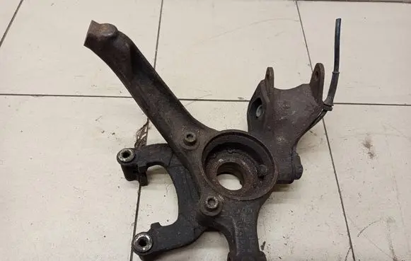 Audi A6 S6 C4 4A Rear wheel hub spindle/knuckle 