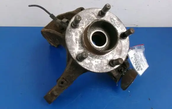 Ford C-MAX I Front wheel hub spindle knuckle