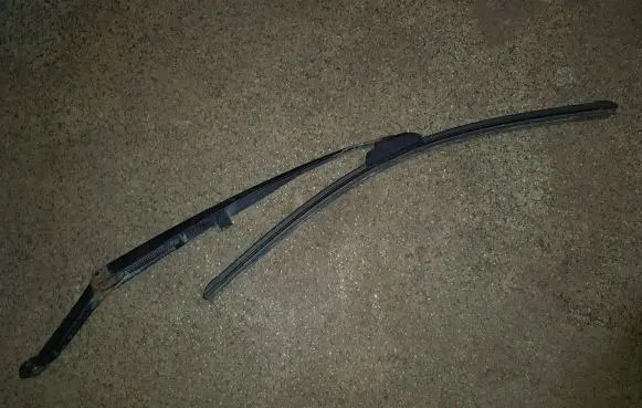 BMW 3 E46 Front wiper blade arm 61617003931