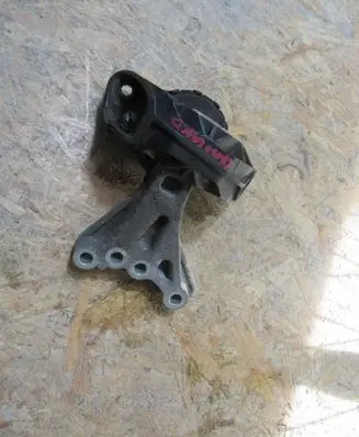 Opel Crossland X Engine mount bracket 9676771080