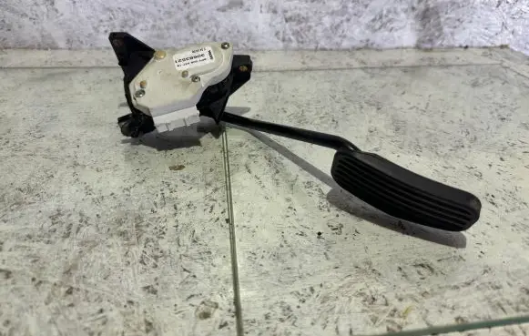 Volvo XC90 Accelerator throttle pedal 30683521