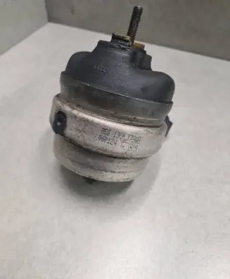 Engine mount bracket