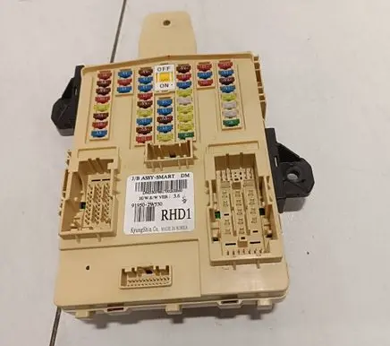 Hyundai Santa Fe Fuse module 919502W530