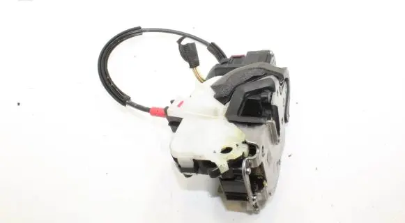 Chevrolet Orlando Front door lock 13578261