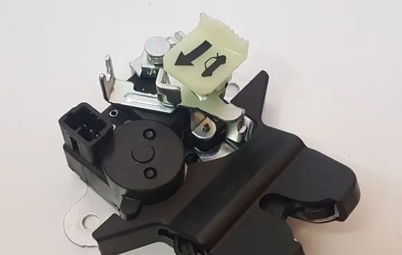 Loading door lock