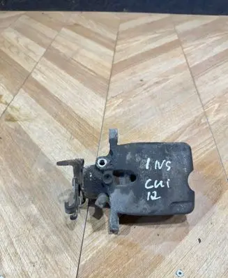 Opel Insignia A Rear brake caliper