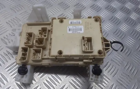 Toyota Corolla Verso E121 Fuse box set 89221-0F030