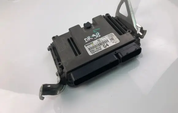 Toyota Avensis T250 Engine control unit/module ECU 8966105G40 0281033210
