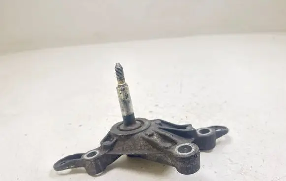 Nissan Primera Gearbox mounting bracket 072522