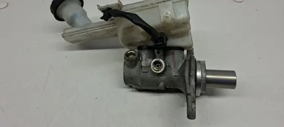 Nissan Juke I F15 Master brake cylinder 32070587