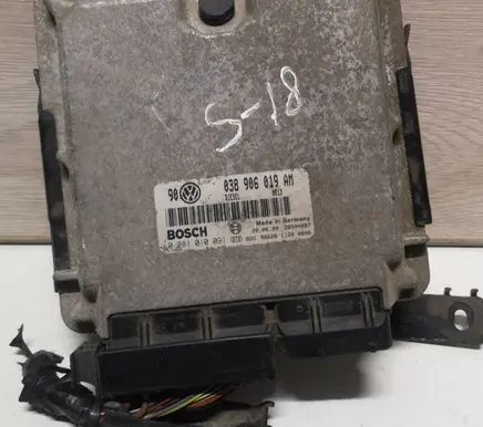 Volkswagen Golf IV Engine control unit/module 038906019AM 28SA4087 0281010091