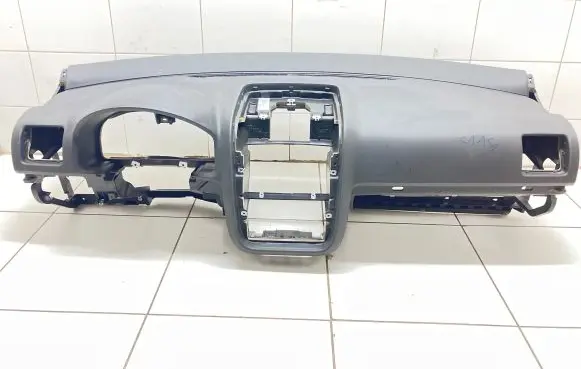 Volkswagen Golf V Dashboard 1K1857669 1K1858295 1155D300635